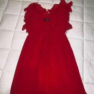 Red ruffle v-neck cocktail dress! 😍